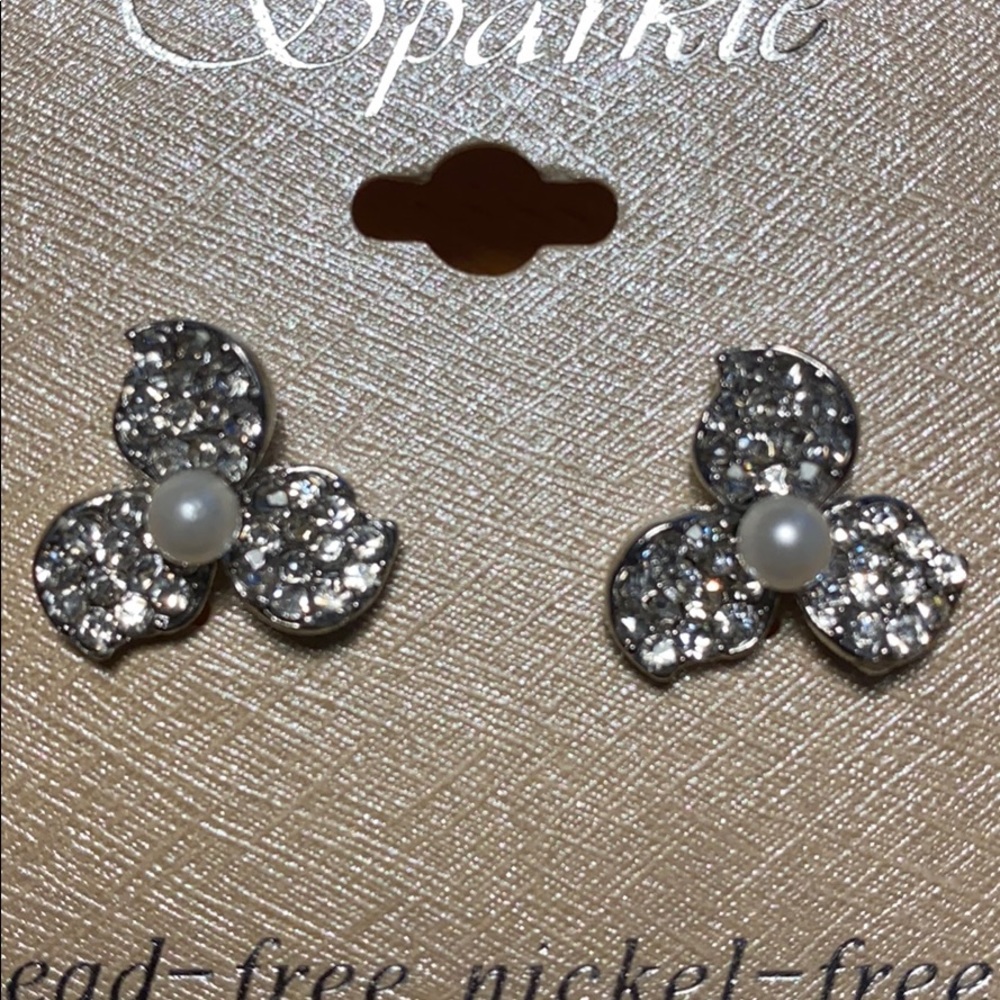 NWT Silver and White Pretty Stud Earrings